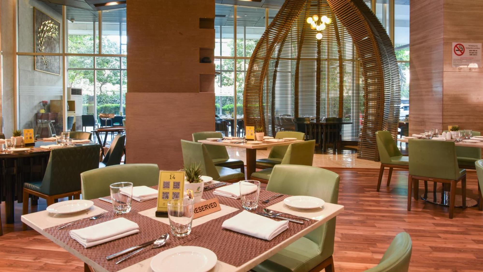 Holiday Inn New Delhi Aerocity By Ihg Ngoại thất bức ảnh The restaurant