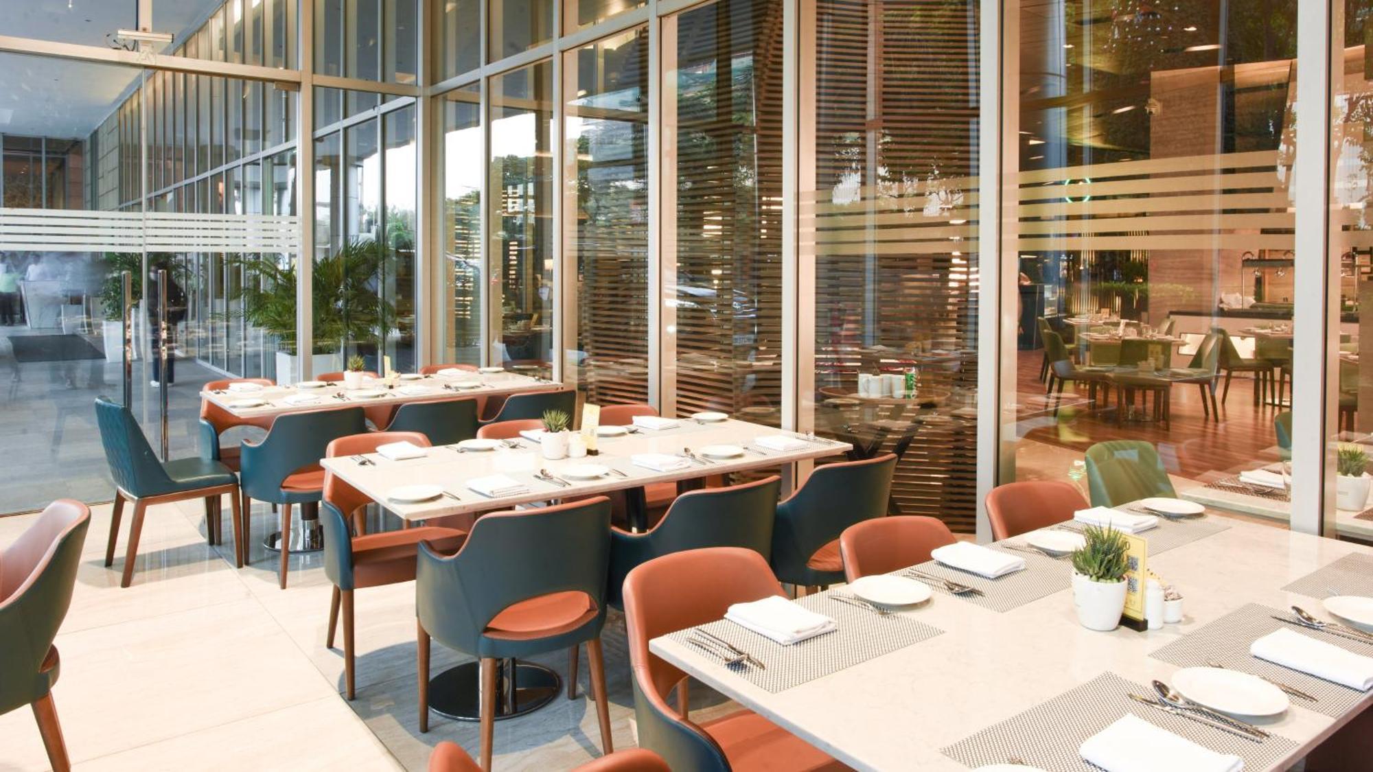 Holiday Inn New Delhi Aerocity By Ihg Ngoại thất bức ảnh The restaurant
