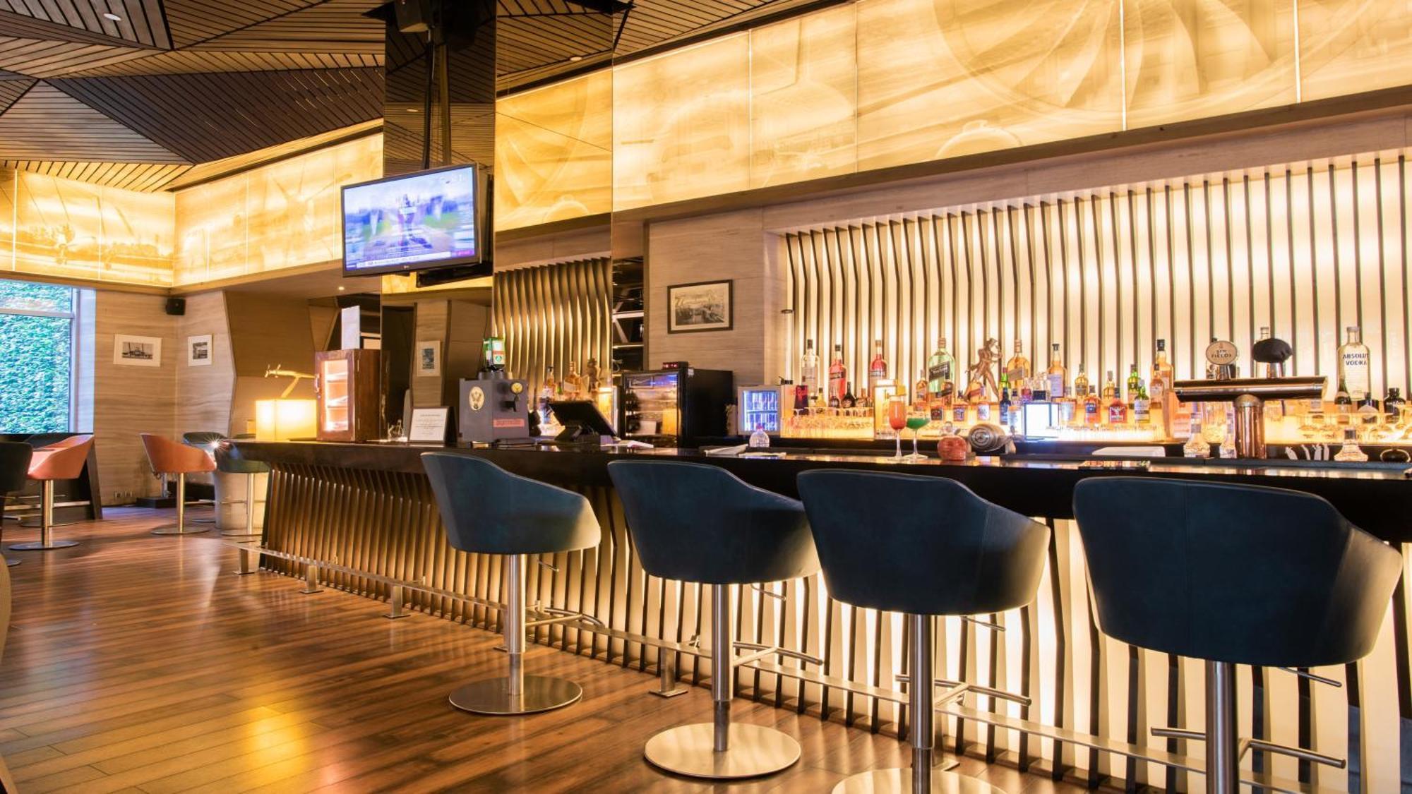 Holiday Inn New Delhi Aerocity By Ihg Ngoại thất bức ảnh The bar at the lounge