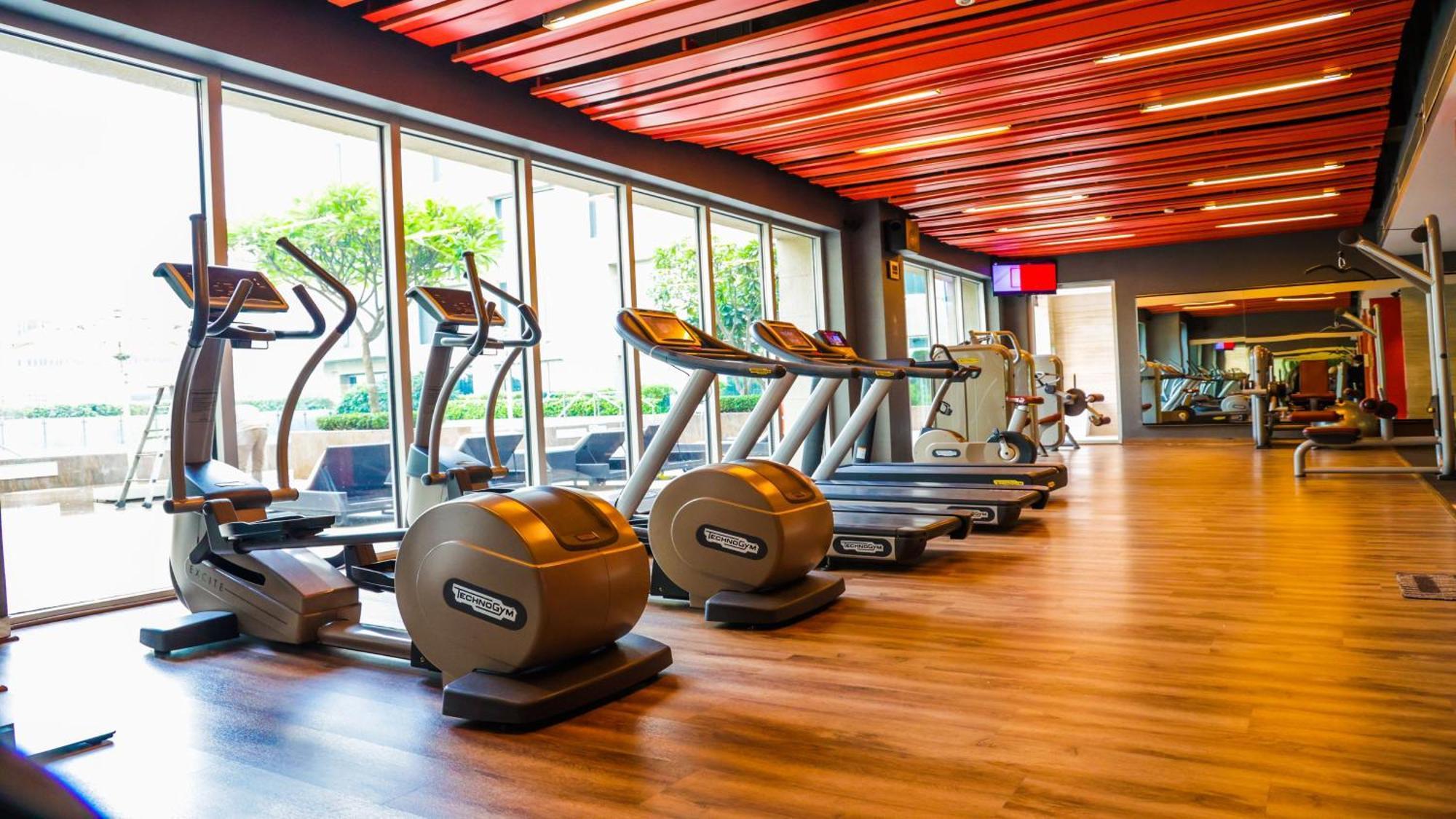 Holiday Inn New Delhi Aerocity By Ihg Ngoại thất bức ảnh The gym at the hotel