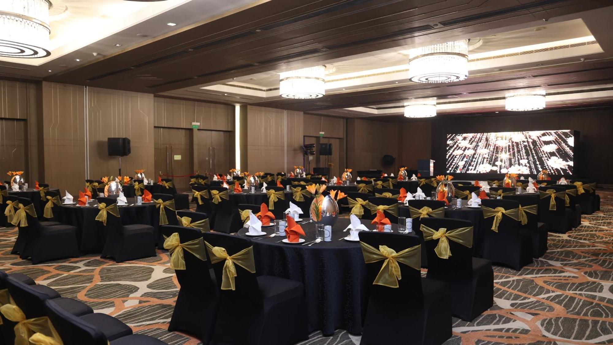 Holiday Inn New Delhi Aerocity By Ihg Ngoại thất bức ảnh The ballroom of the hotel