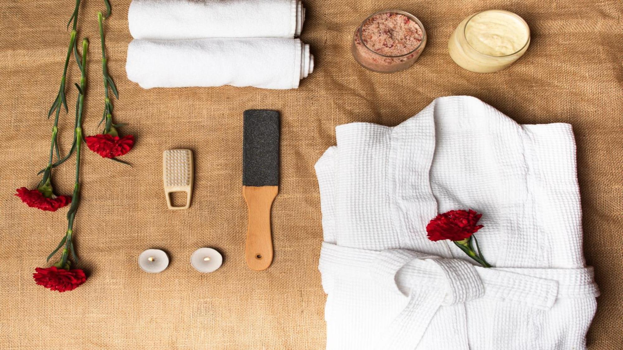 Holiday Inn New Delhi Aerocity By Ihg Ngoại thất bức ảnh A variety of spa items