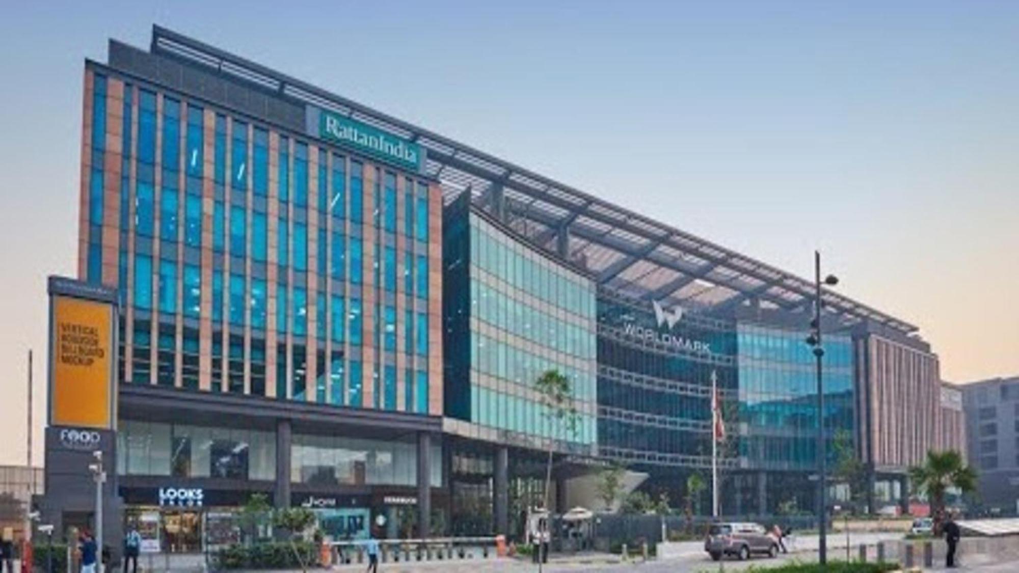 Holiday Inn New Delhi Aerocity By Ihg Ngoại thất bức ảnh The headquarters of Petronas