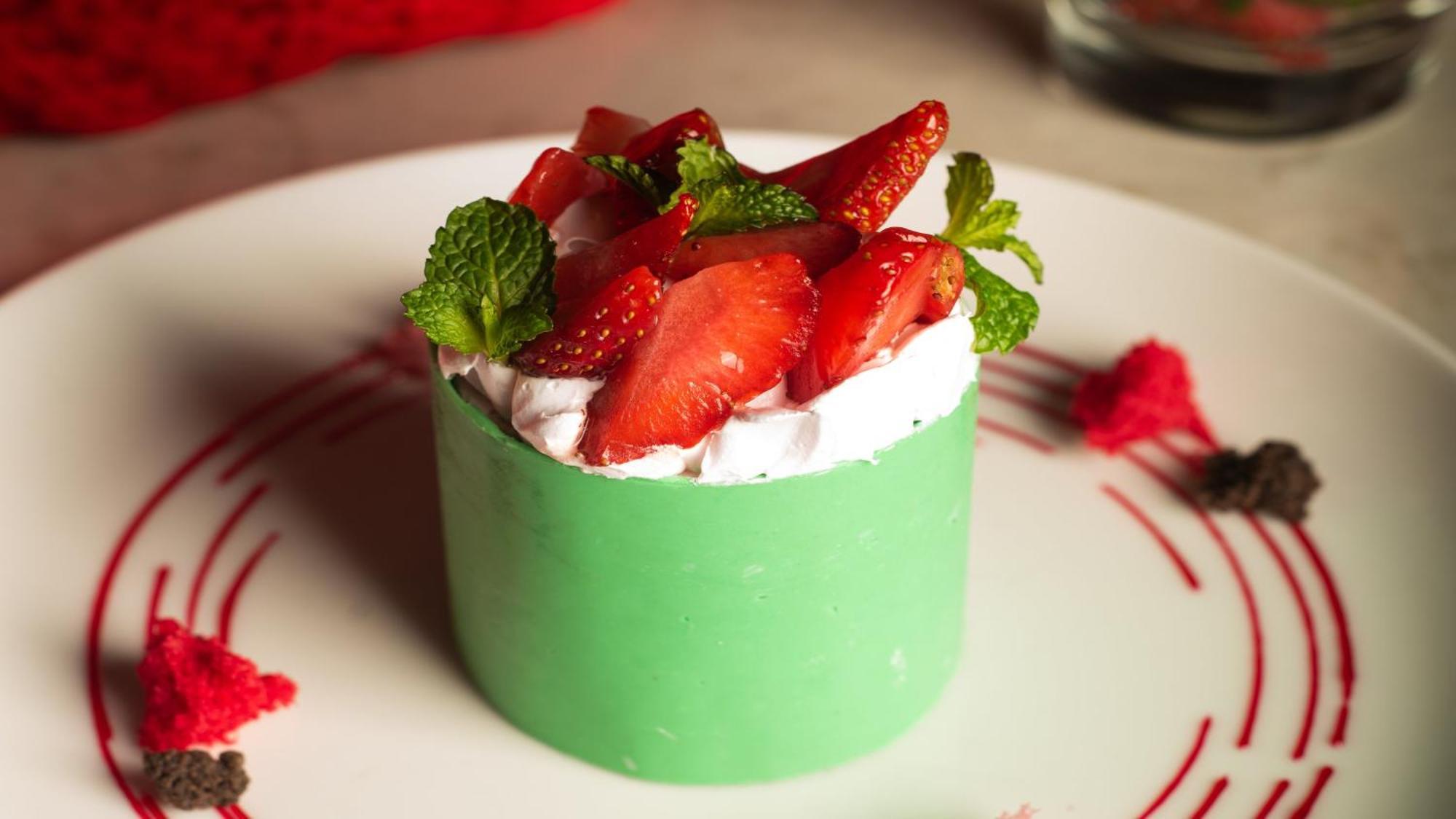 Holiday Inn New Delhi Aerocity By Ihg Ngoại thất bức ảnh A strawberry parfait