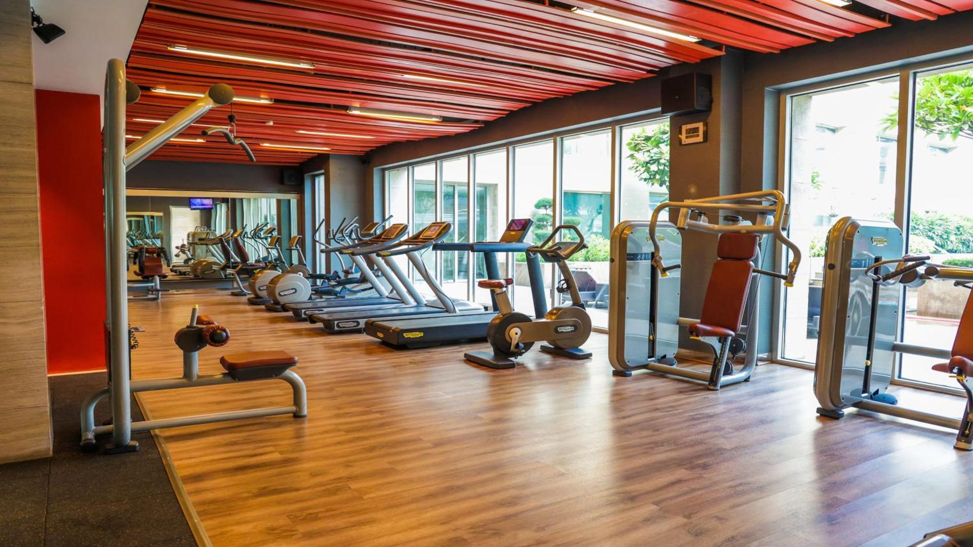 Holiday Inn New Delhi Aerocity By Ihg Ngoại thất bức ảnh The gym at the hotel